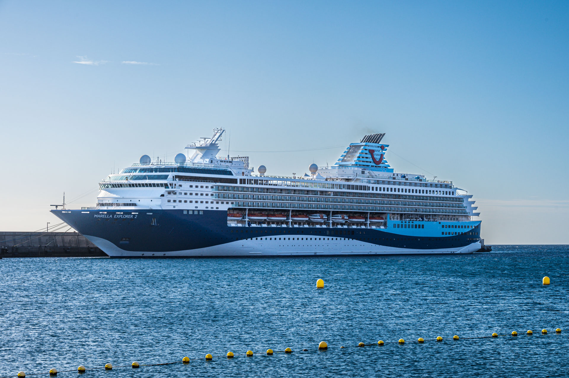Kreuzfahrtschiff in San Sebastian auf La Gomera