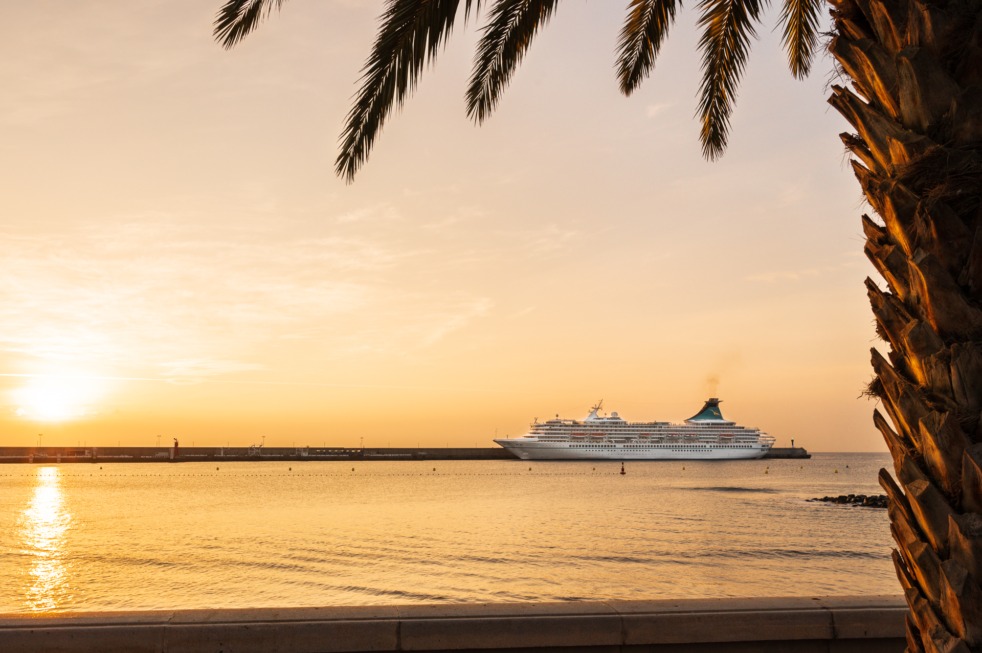 Kreuzfahrtschiff in San Sebastian auf La Gomera